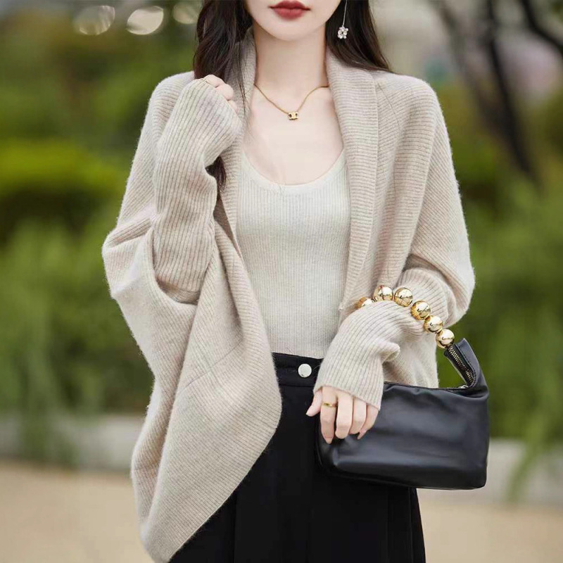 披肩宽松外搭蝙蝠袖斗篷毛衣外套潮设计感2025新款开衫女茧型针织|undefined