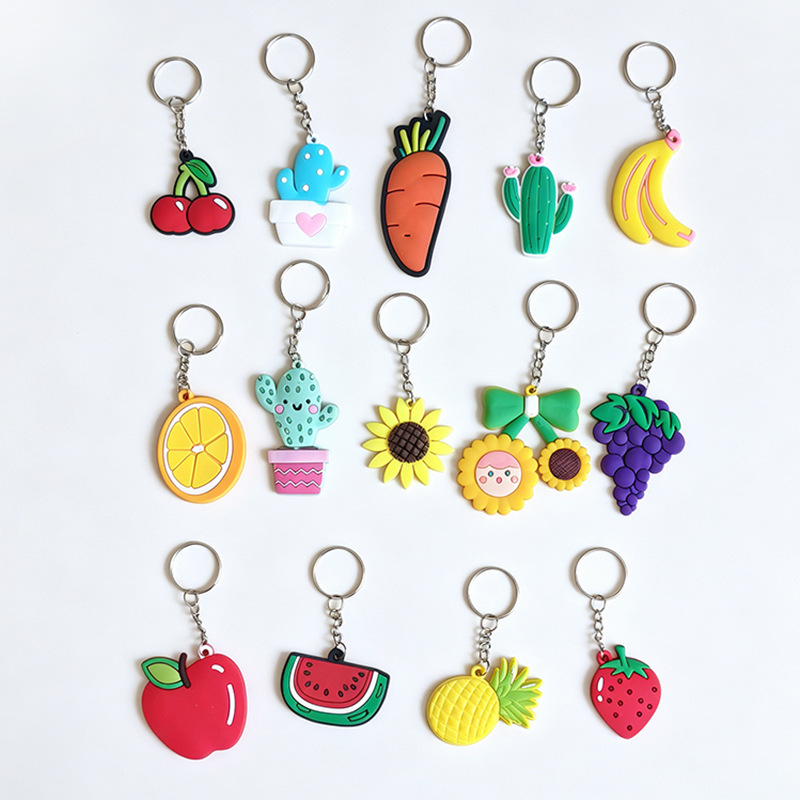 Cabello con frutas y flores mixtas.