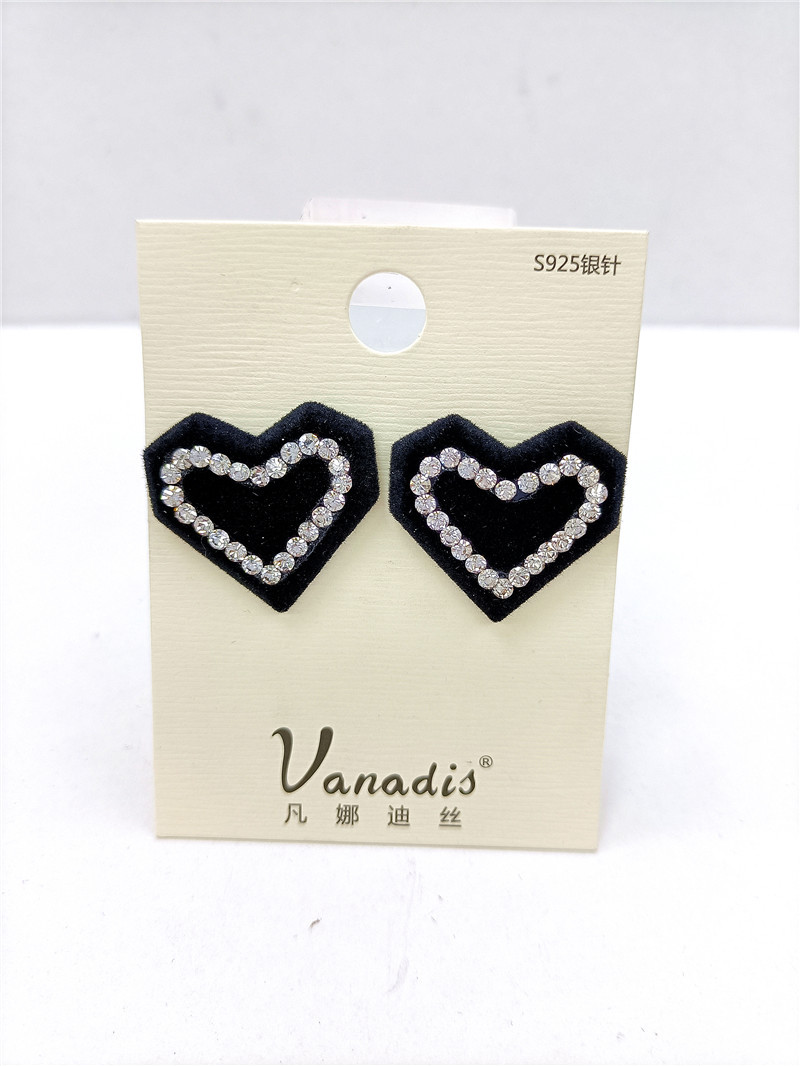 Simple Fashion Flocking Black Heart Inlaid Rhinestone Earrings Wholesale Nihaojewelry display picture 6