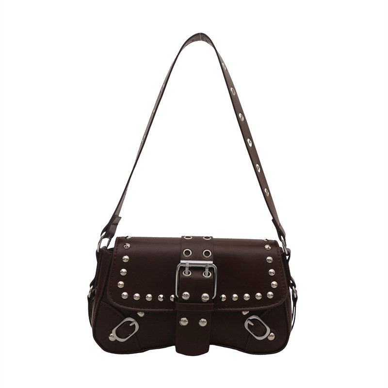 Nicho de diseño de cinturón de hebilla caliente 2025 nuevo tipo de bolso de brazo de viaje bolso de hombro de remaches personales