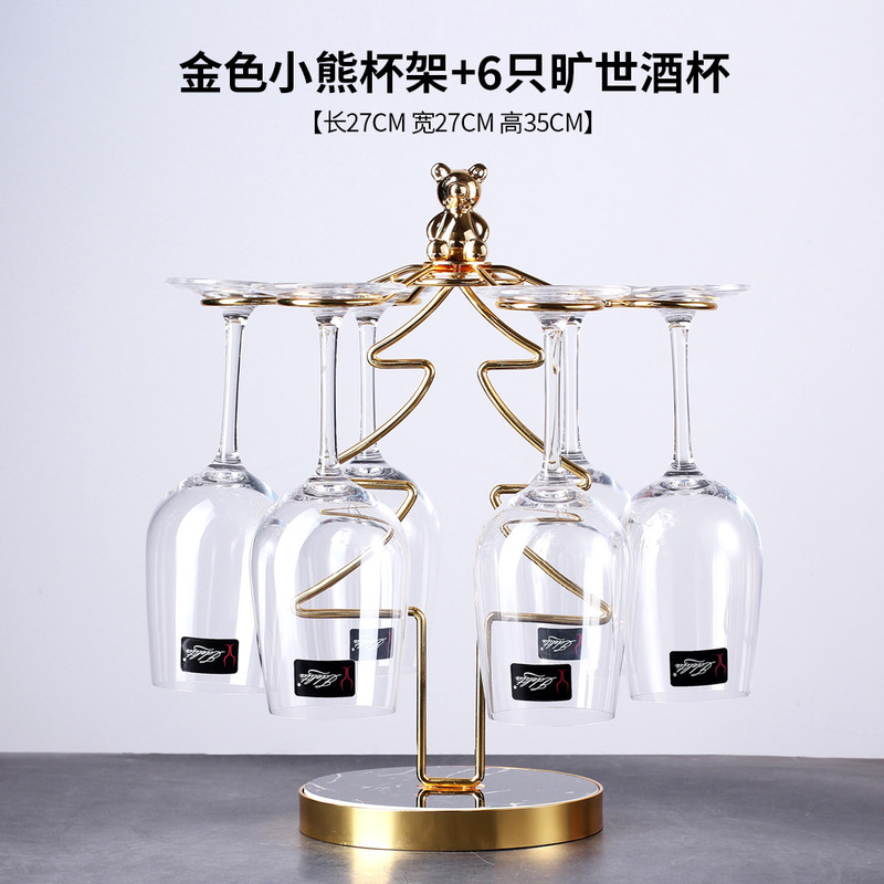 軽くて豪華な風の金色の酒の箱はワインの棚を飾ってワインの棚のワインの杯の棚を並べます。|undefined
