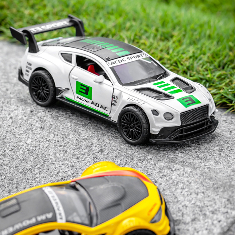 Automóvil de aleación DOMICA 1: 36 modelo de coche de carreras para niños juguetes de retroceso en caja modelo autorizado