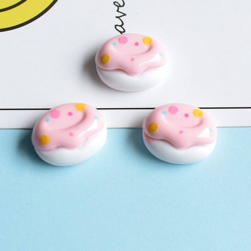 かわいい漫画のウサギの熊のケーキの樹脂の部品はクリームのゴムのdiy材料を飾ります。|undefined