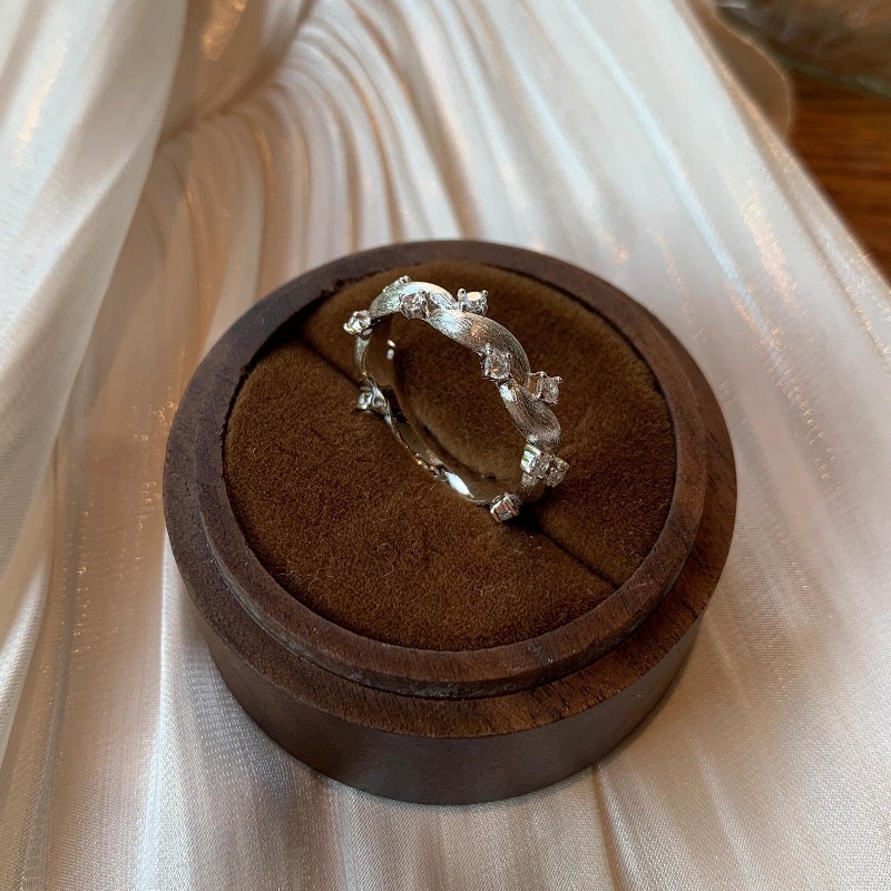 Vintage Style Botanical Diamond Ring Stackable Light Luxury_voghion.com