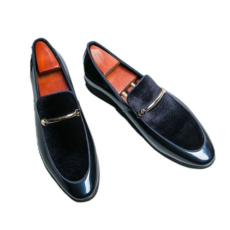 Cross-border tallas grandes zapatos de música para hombres talla 46 nuevos zapatos de cuero de primavera y otoño zapatos de guisantes zapatos de hombre europeos y americanos zapatos de cuero casuales de charol