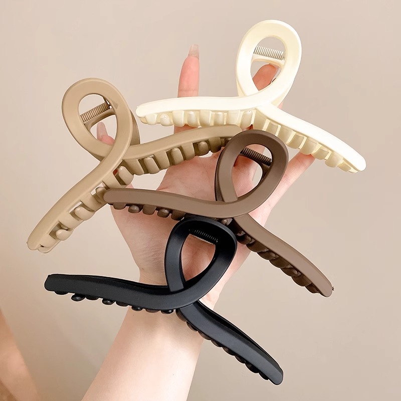 Clip de agarre grande de color café para mujer 2025 nuevo agarre de cabello de alta calidad en la parte posterior de la cabeza horquilla clip de tiburón clip de otoño e invierno tocado