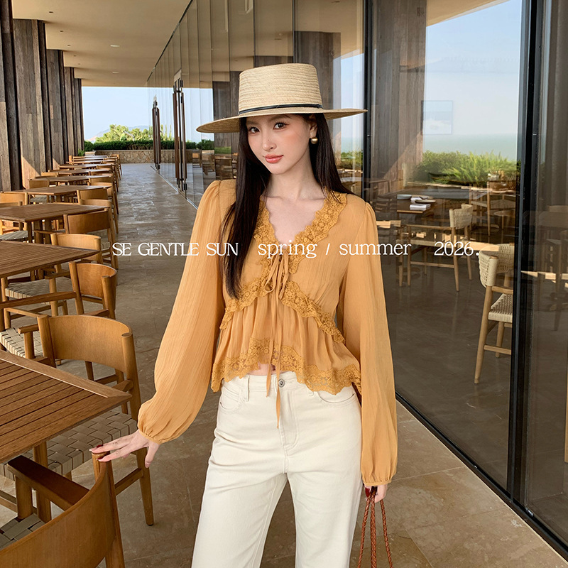 Xiu Xixi 2026 Spring White Label Elegant Gentle Lace Trim V-Neck Chiffon Long Sleeve Blouse for Women 89680 Xiu Xixi 2026 Spring White Label Elegant Gentle Lace Trim V-Neck Chiffon Long Sleeve Blouse for Women 89680