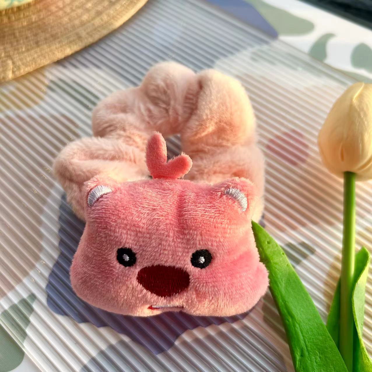 Otoño y invierno nuevo loopy pequeño castor peluche intestino grueso anillo de pelo rosa corazón de la niña oso anillo de pelo adornamiento para el pelo