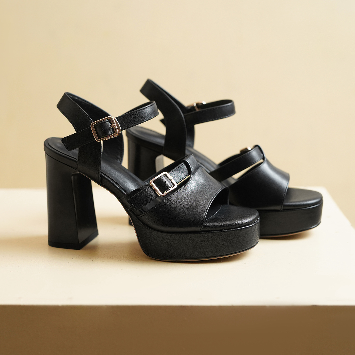 Sandal cao gót nữ hở mũi quai ngang khóa gót 11 cm — Da bò trắng gạo chi tiết 13