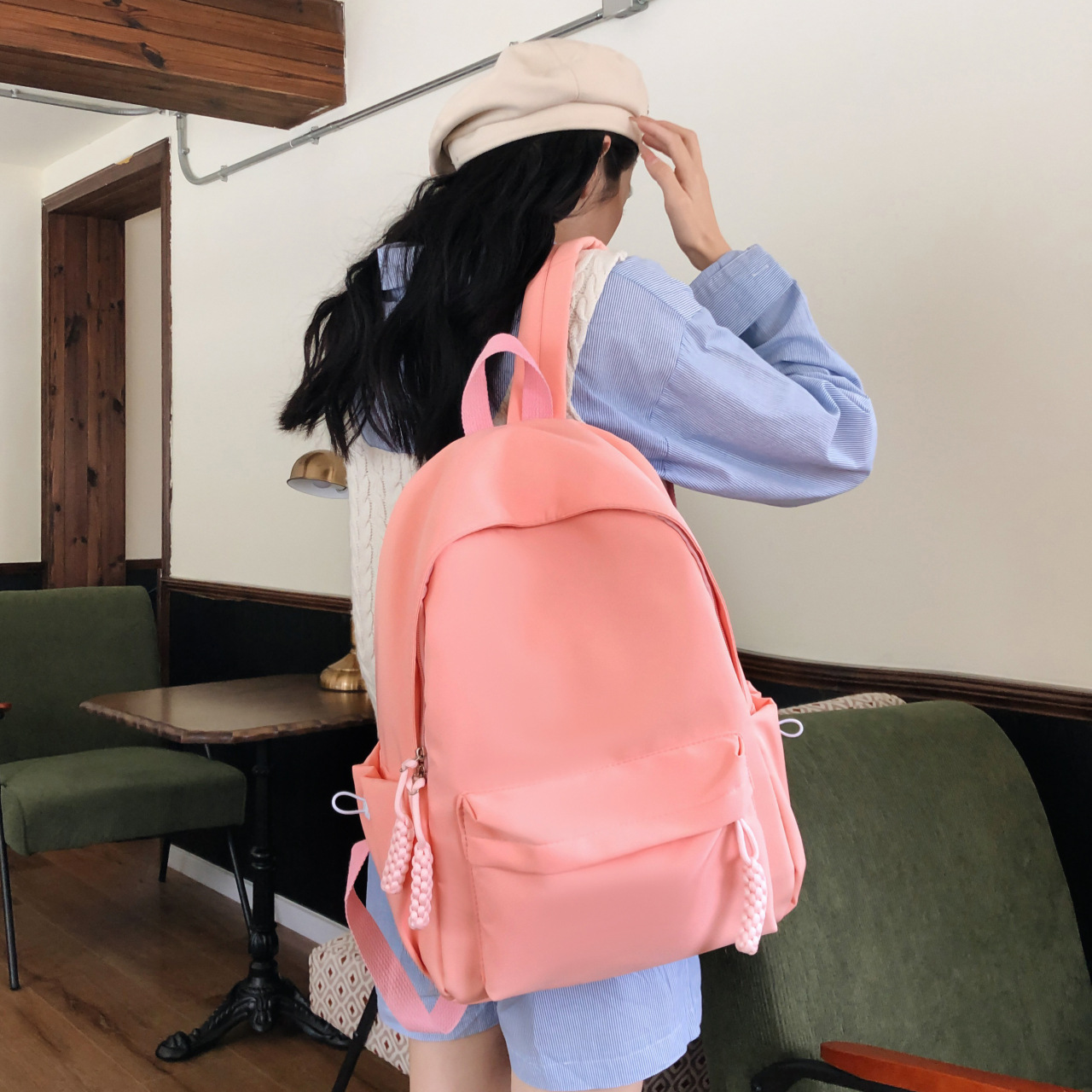 Al por mayor nueva pequeña mochila fresca color caramelo simple de gran capacidad mochila de estudiantes mochila de viaje de ocio