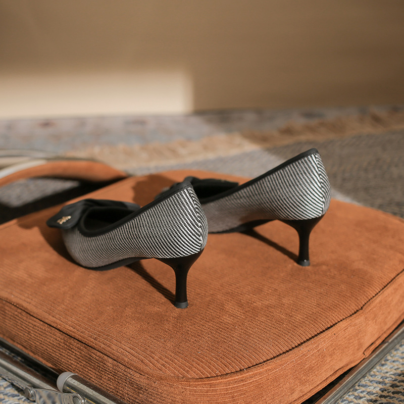 Décolleté donna classiche con fiocco e tacco a spillo elegante_voghion.com