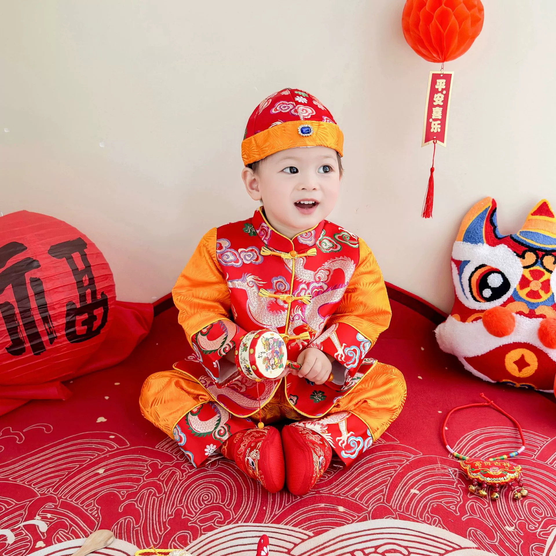 Мальчик Tang одеваются 2024 новые весенние и осенние платья для малышей