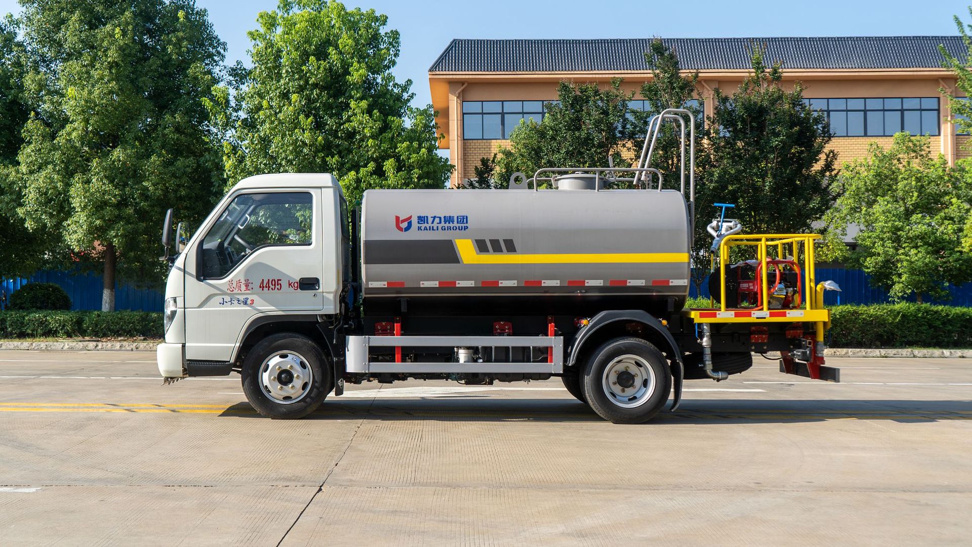 Construction Site Dust Removal Blue Brand Sprinkler Truck Large Greening Sprinkler Truck Multifunctional Fog Cannon Sprinkler Truck for Sale Price