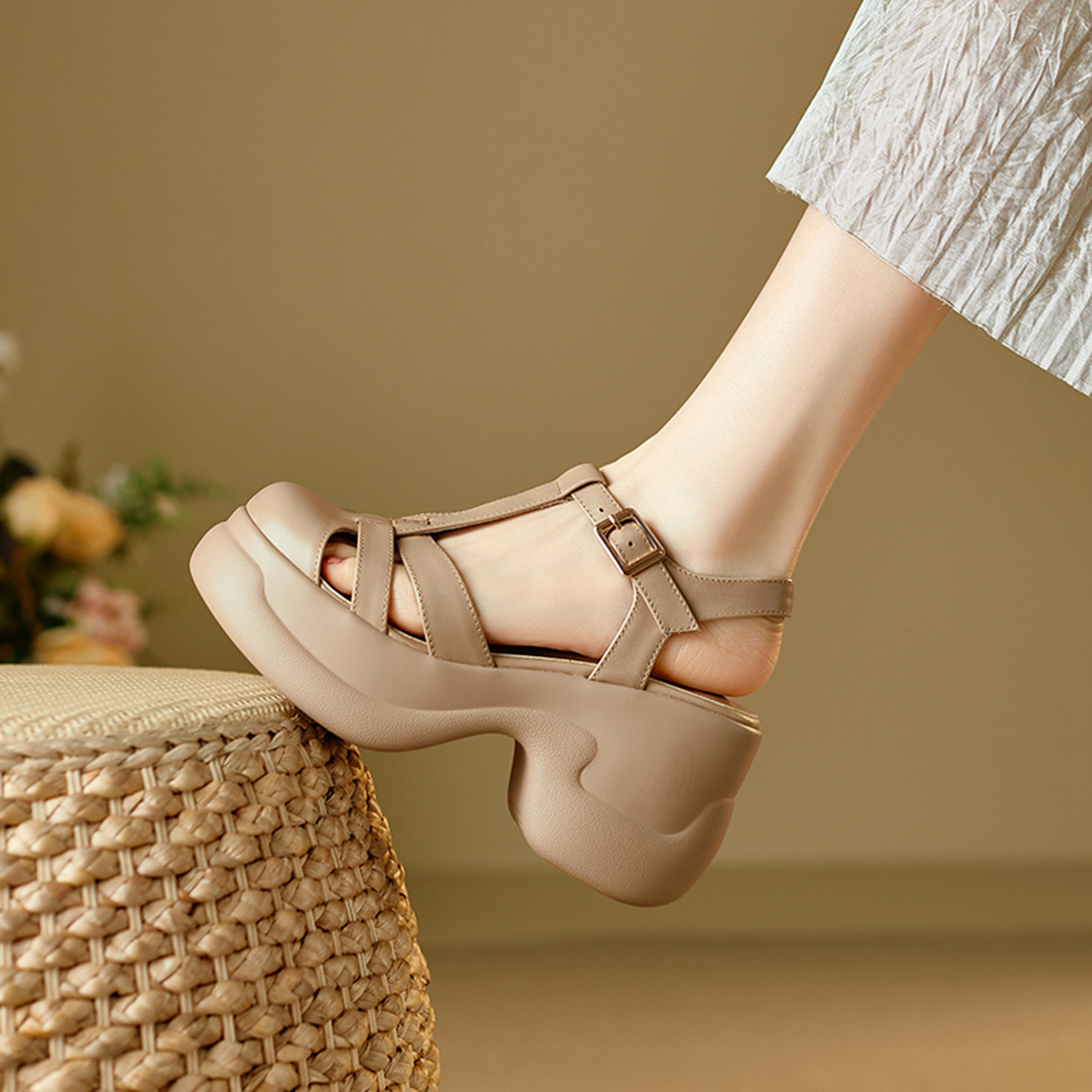 Sandal nữ quai chữ T đế xốp dày phong cách La Mã — đen