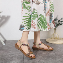波西米亚凉鞋女夏季新款中年坡跟轻便旅游泰国沙滩大码妈妈鞋