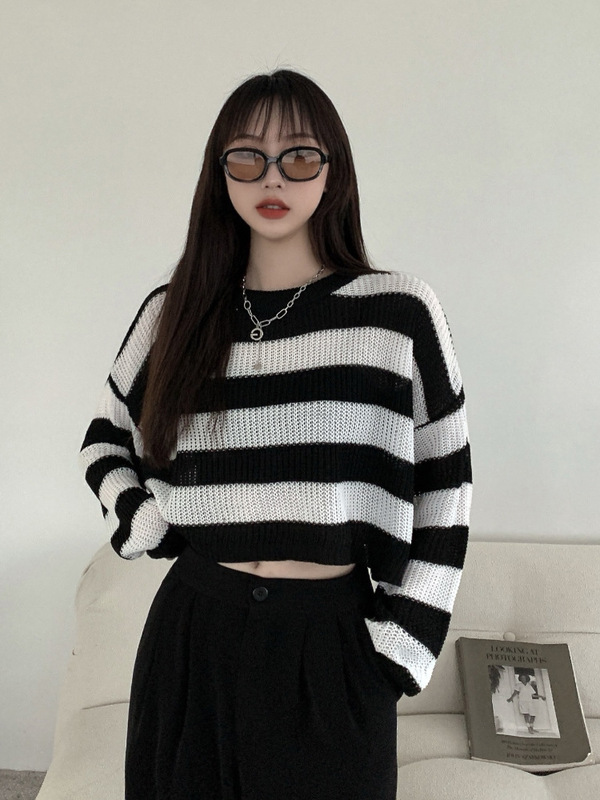 外国貿易の白黒のストライプのニットの女性の秋冬のセーターの長袖のブラウスの洋風のゆったりしている短いタイプの底のシャツの上着|undefined