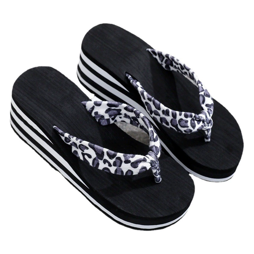 Новые летние женские сандалии, тапочки, шлепанцы, нескользящая застежка на танкетке с высокой толстой подошвой, верхняя одежда, модные трансграничные интернет-знаменитости