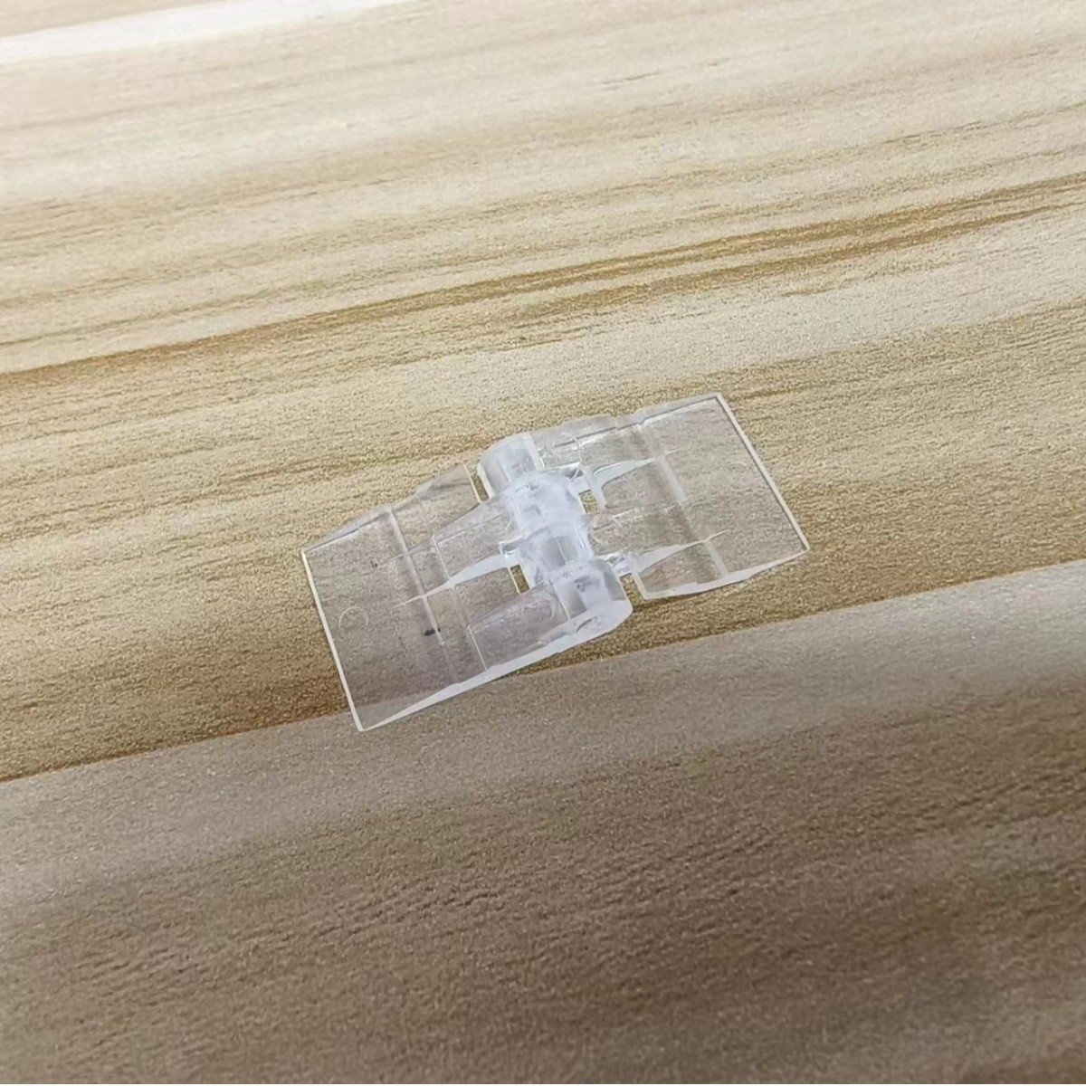 IVA de fábrica transparente esmerilado con agujeros con tornillos con bisagra de acrílico orgánico de plástico esmerilado endurecido por resorte
