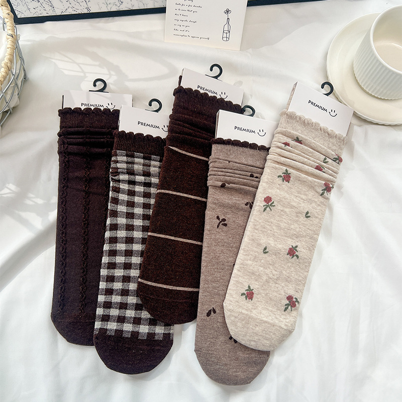 Autumn and Winter New Combed Cotton Korean Dongdaemun Socks for Women with Lace, Small Floral Stripes, Mid-Calf Slouch Socks for Women Autumn and Winter New Combed Cotton Korean Dongdaemun Socks for Women with Lace, Small Floral Stripes, Mid-Calf Slouch Socks for Women