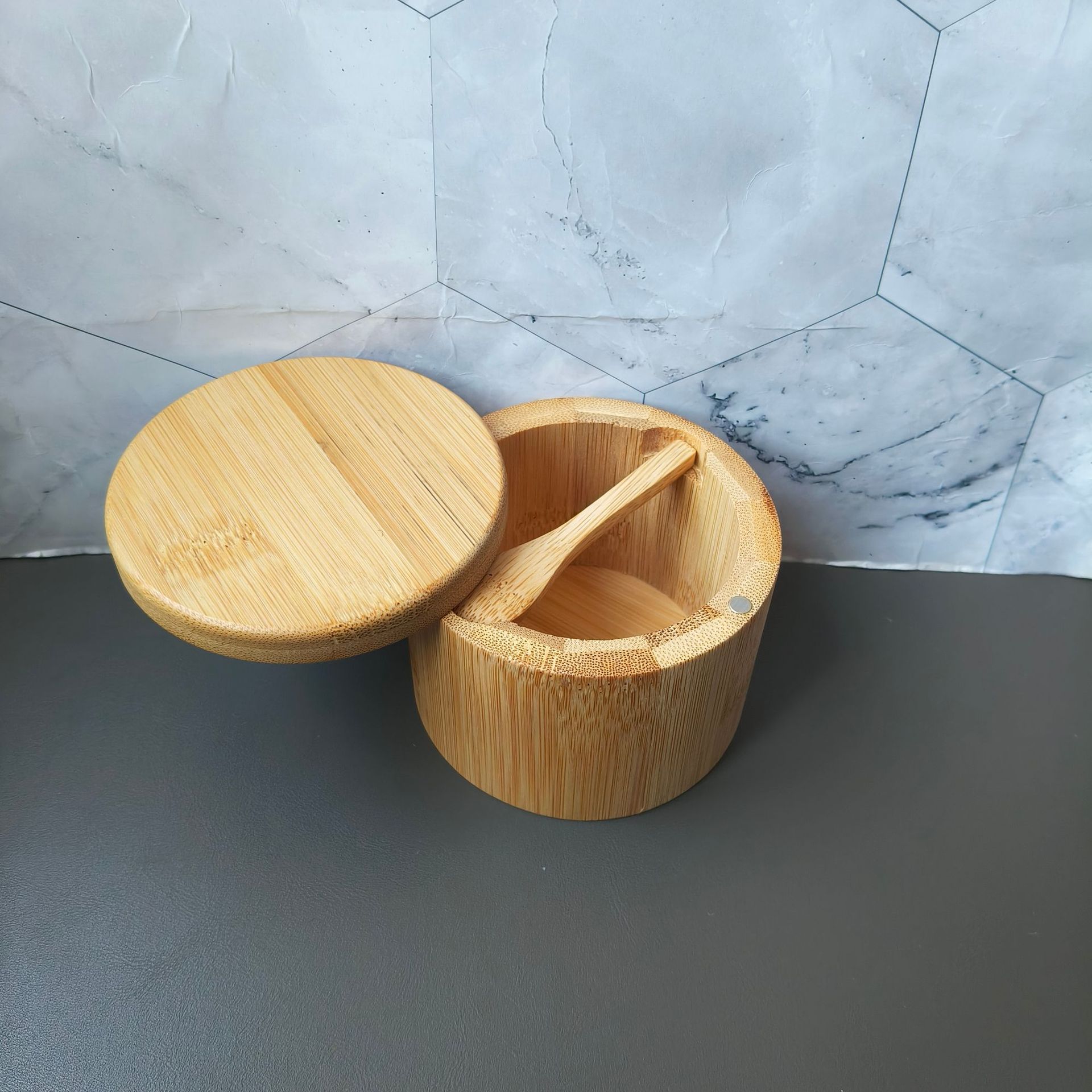 단일 칸 내장형 스푼: 9*7cm, 무게 170g