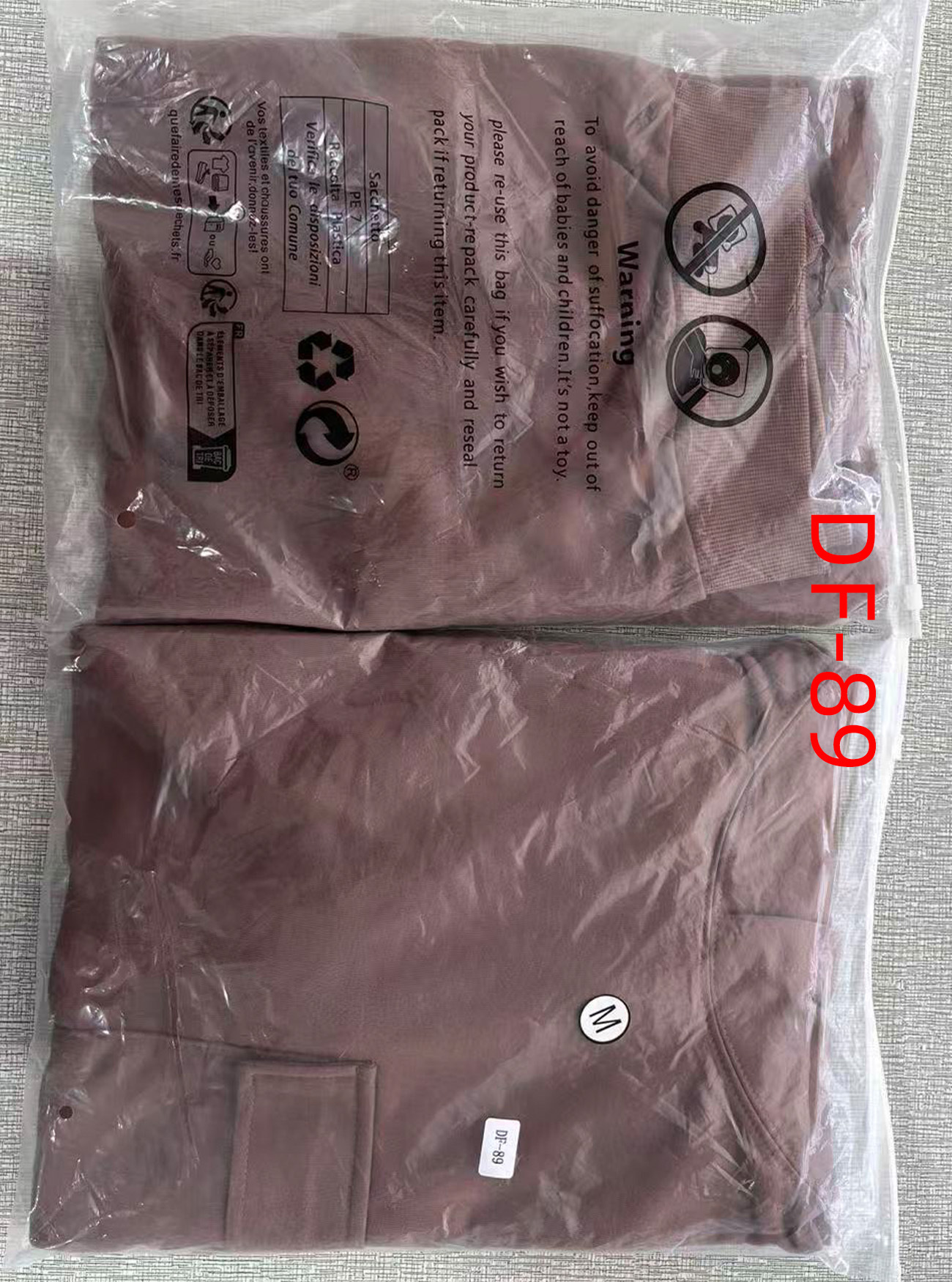 Sweat à capuche homme en coton molletonné avec poche plaquée_voghion.com