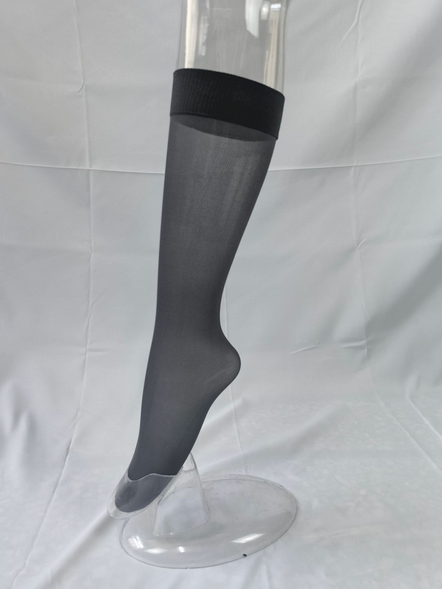 2024 medias de verano calcetines de tres huesos para mujer calcetines de tubo medio fino color carne negro tubo medio calcetines de tubo simple ventas directas de fábrica