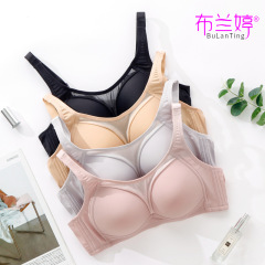 胸を拭くスチールリングなしの大きいサイズの太ったmmのブラジャーの夏の全カップの薄いタイプの大きい胸は小さい下着の大きいカップのブラジャーの女性を現します。