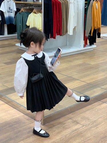 Split the Korean children's clothing for girls JK school style white lace baby doll collar blouses and camisole dresses into separate photos