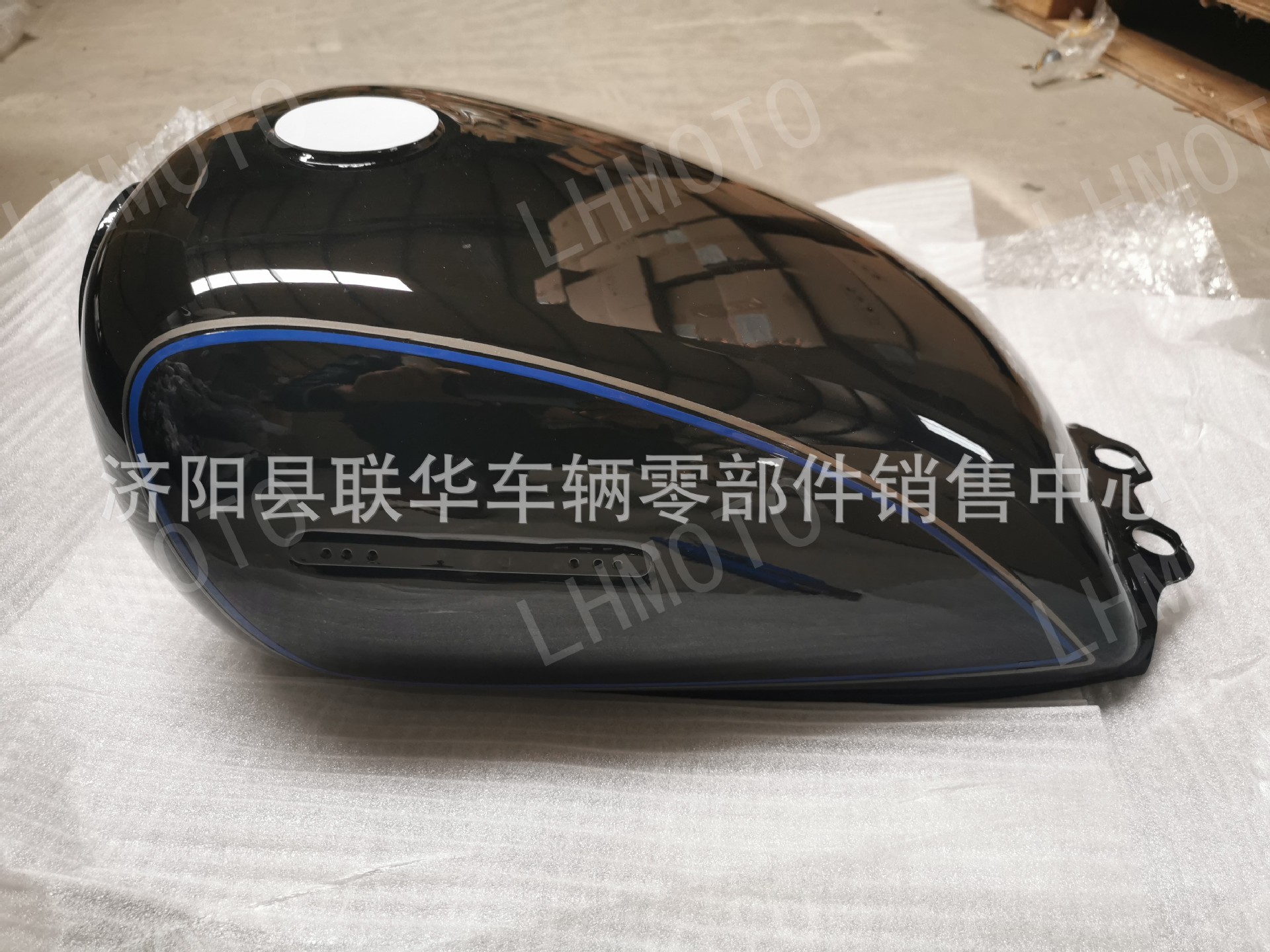 Suitable for Suzuki Gn125 Motorcycle Gasoline Tank, Fuel Tank, Black Prince Accessories and Equipment