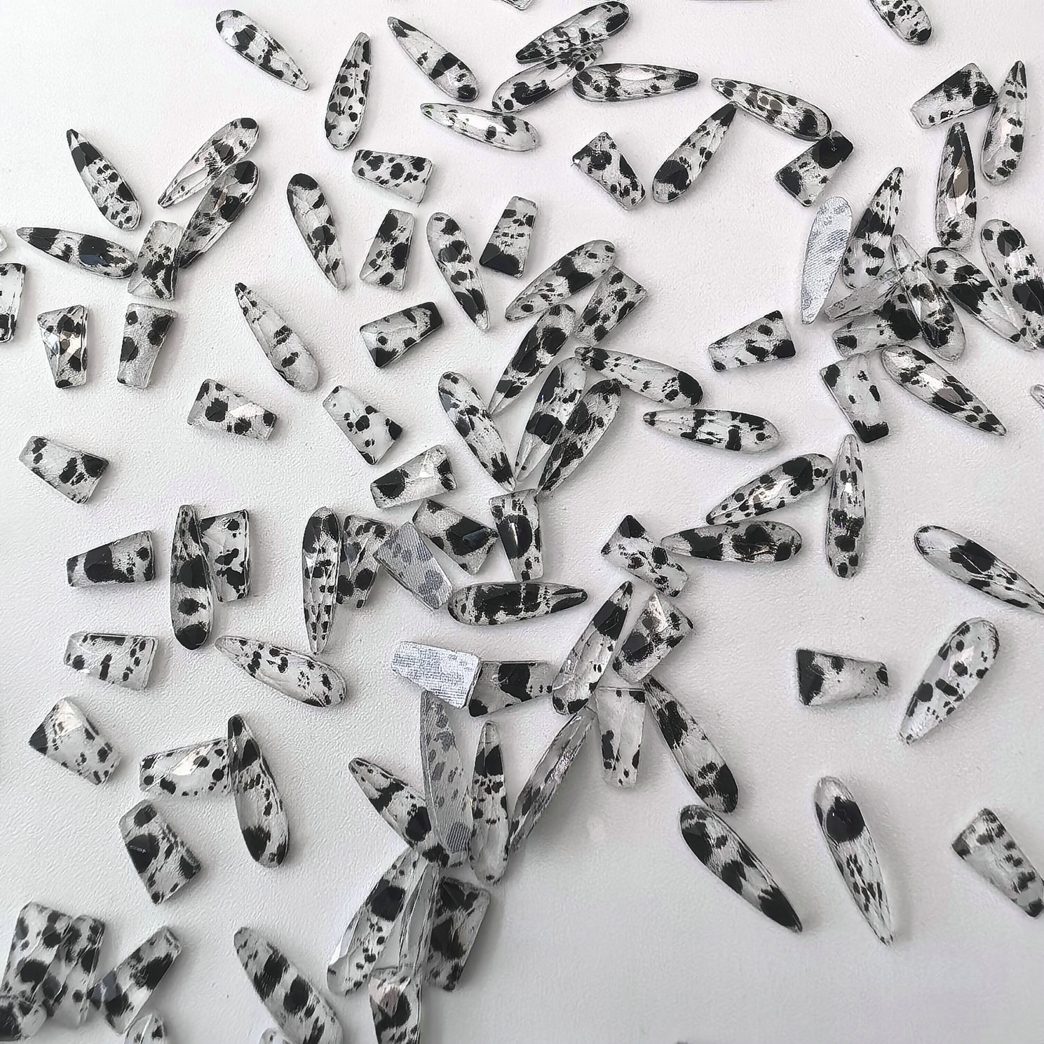 黑白豹纹树脂钻0001.jpg