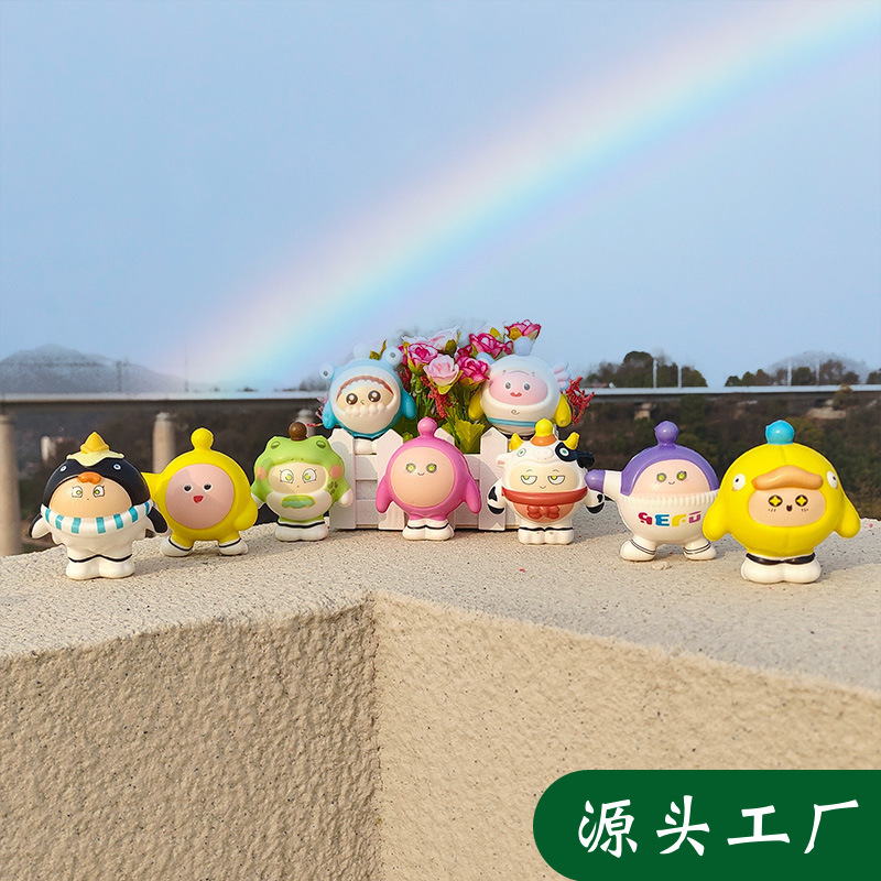 卵の子のパーティーはゆっくりと弾みます。おもちゃは減圧して神器の子供のかわいい人形の事務室の子供を発散します。|undefined