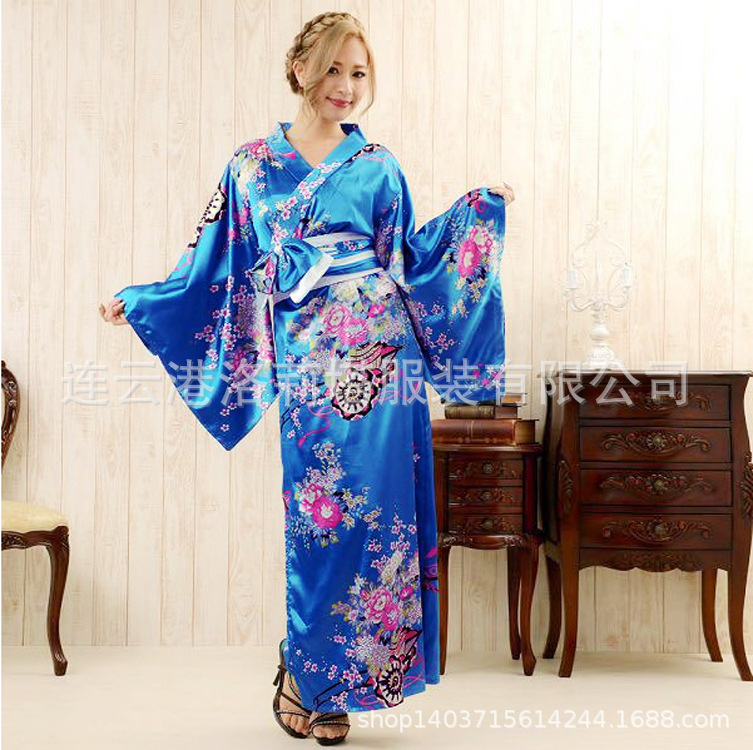 日本の伝統的な女性の正装の浴衣のアニメの演出の写真のスーツの着物の舞台の演出の服装の写真は代行を撮影します。|undefined