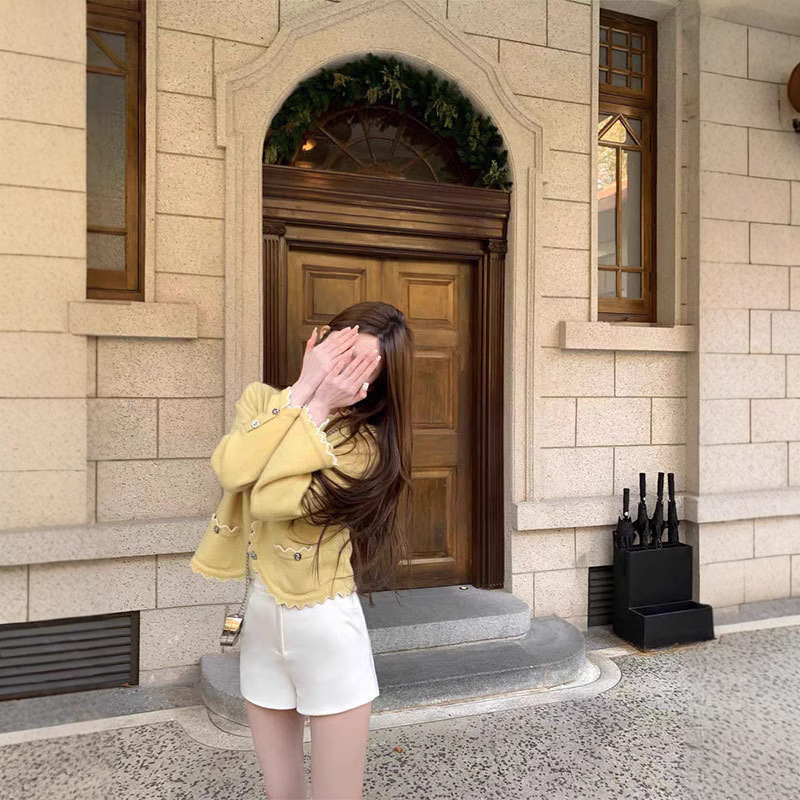 CHICYOU [sweet little fragrance] sheep wool chicken yellow and white wavy knitted cardigan sweater coat