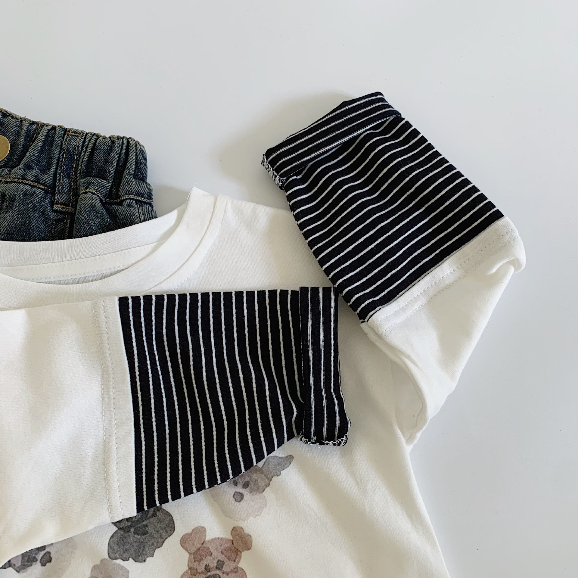 Camiseta infantil de Mai Bao2025 primavera nuevo estilo de niños y niñas de cuello redondo caricatura perrito falso dos piezas de camisa de base