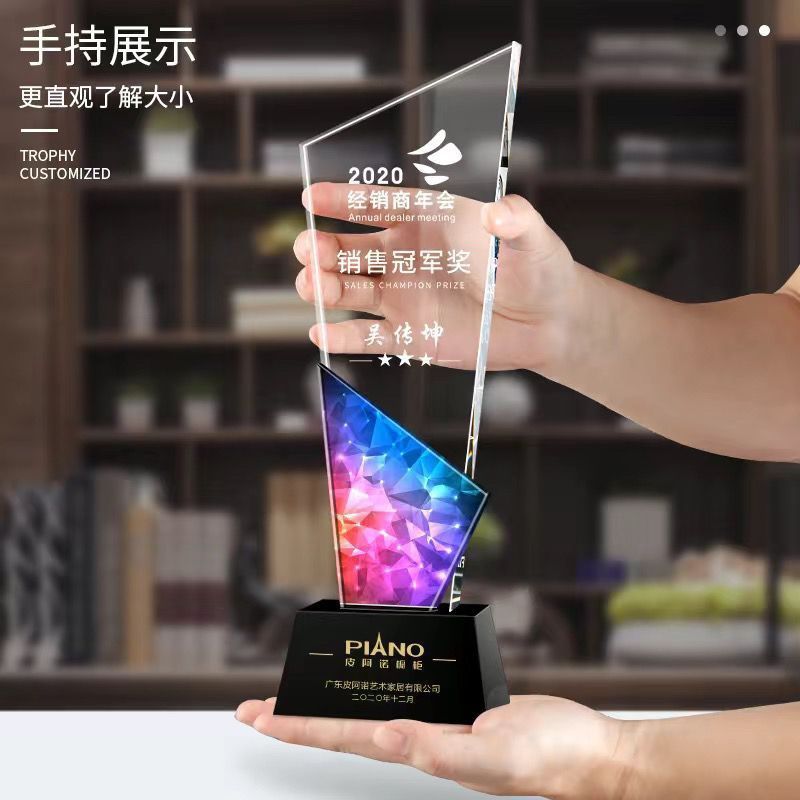 Trofeos de cristal de colores brillantes medalla creativa de alta calidad grabada excelente competencia de empleados de la reunión anual del equipo de la compañía
