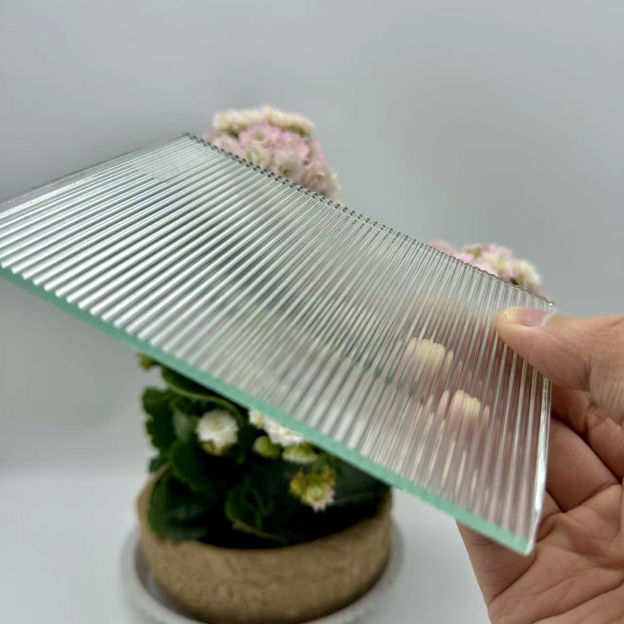 超白压花玻璃 条纹玻璃 大灯芯 香梨钢化玻璃钢化玻璃制品