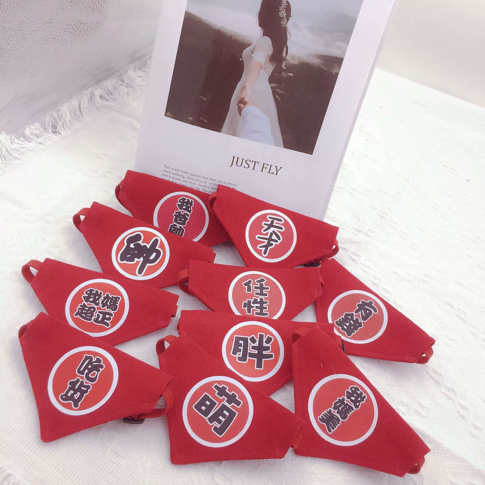 Золотое полотенце слюны ретривера с персонажами треугольное полотенце Само собака средняя и большая собака кролик Кошка треугольное полотенце корги VIP