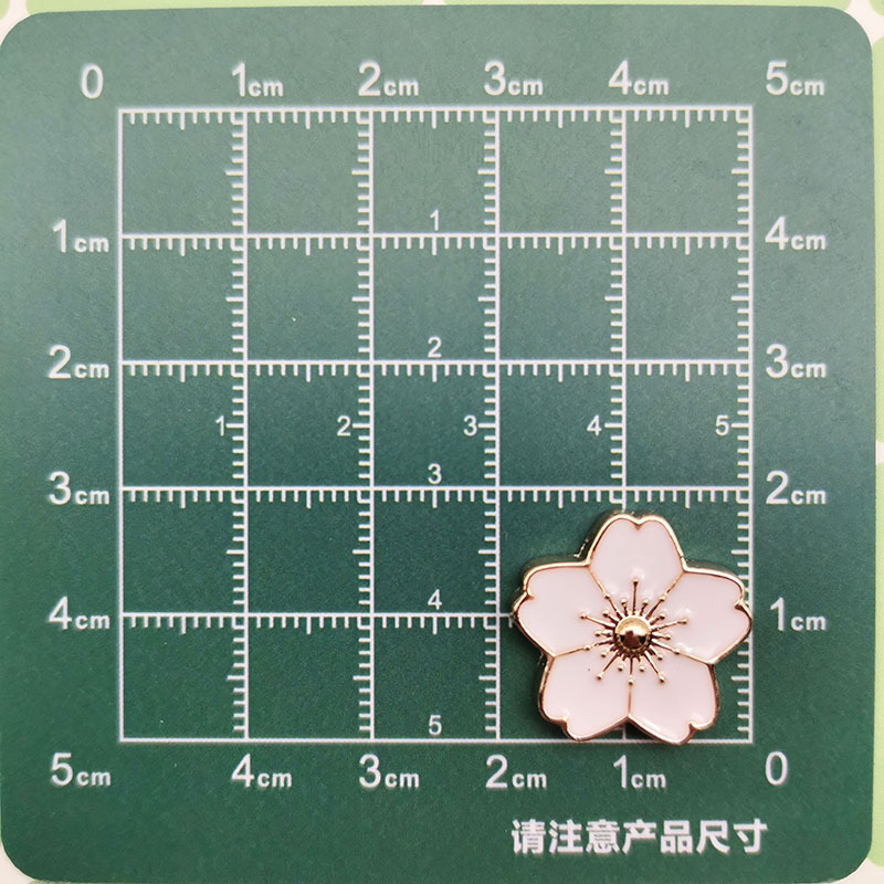 Temperamento de moda blanco y negro pequeño viento fragante cuatro hojas accesorios de plástico corazón de melocotón DIY pinzas de cabello material de ropa de correa