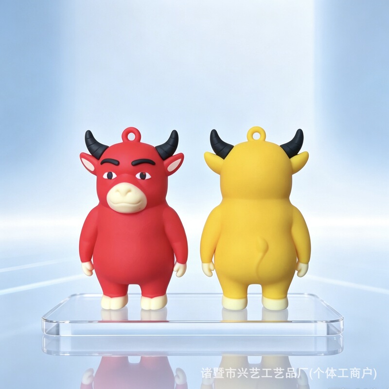 Cow-themed figurines, cute cartoon cow ornaments, desktop assistant, office desk decoration, keychain Cow-themed figurines, cute cartoon cow ornaments, desktop assistant, office desk decoration, keychain