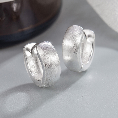 Brushed frosted earrings for women, pierced ears for sleeping, no need to pick them off, niche design, cold style earrings, new hot style