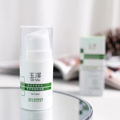 玉沢の皮膚の障壁は専門的に研究して透明の保湿クリームを点検します。