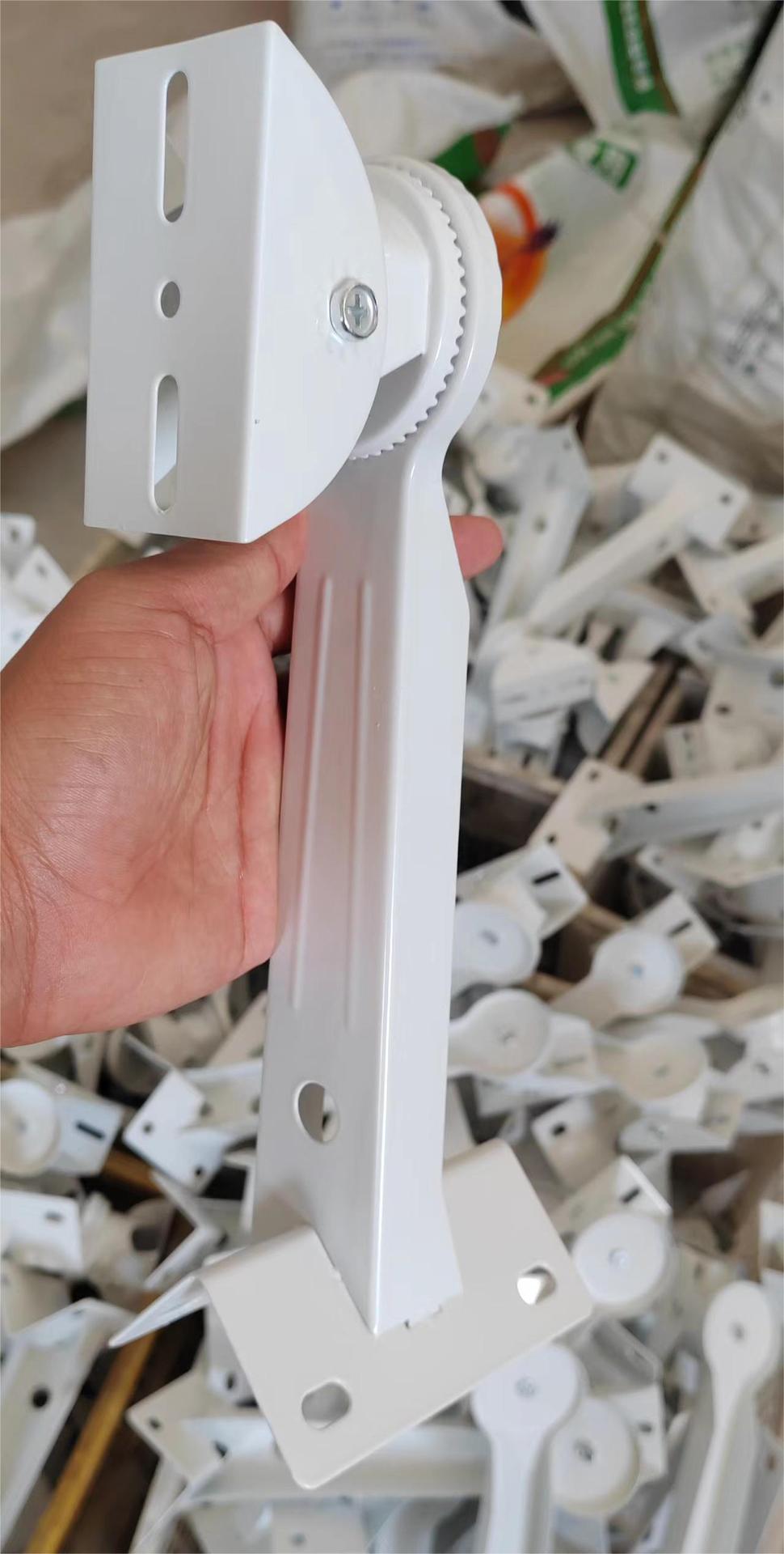 生产销售铁质抱箍鸭嘴墙角支架 室内外太阳能监控支架