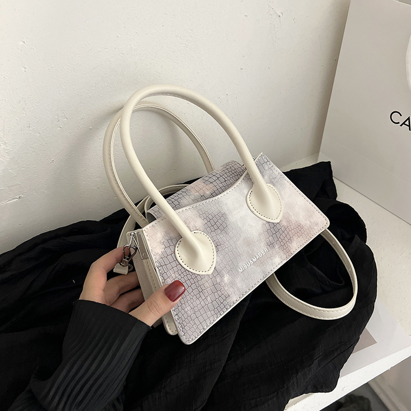 Frau Mittel Pu-Leder Krokodil Klassischer Stil Strassenmode Quadrat Magnetschnalle Umhängetasche display picture 22