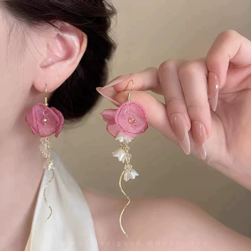 2026 viento falso sensación de atmósfera super inmortal pendientes de flores de malla temperamento suave de chiffon para mujeres pendientes