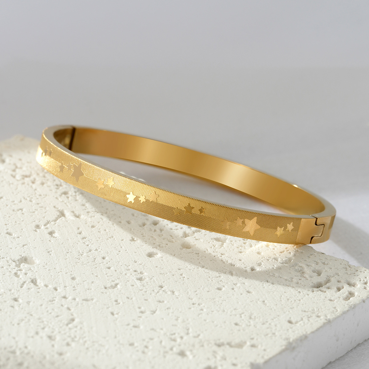 25g Weight Bangle Classification Titanium Steel Chain Material 1 Piece Quantity Holiday, Daily Occasion Titanium Steel Material Star Pattern Women's Gender Plating Design Basic, Classic Style Style Basic Classic Style Star Titanium Steel Bangle In Bulk 1