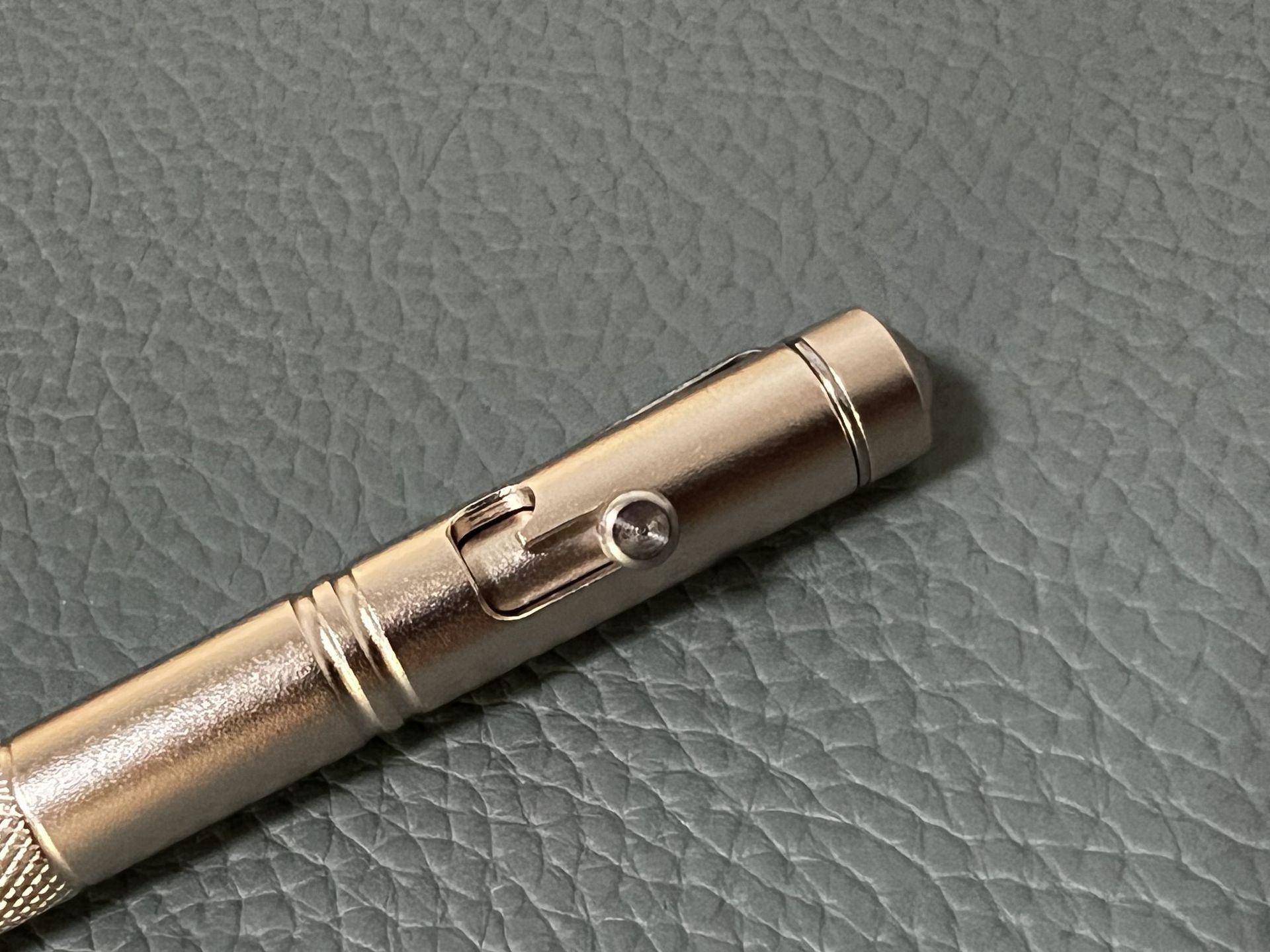 Wholesale Bolt Creative Multifunctional Gift, Metal Retractable Ballpoint Machine Gun Pen, Customizable With_voghion.com