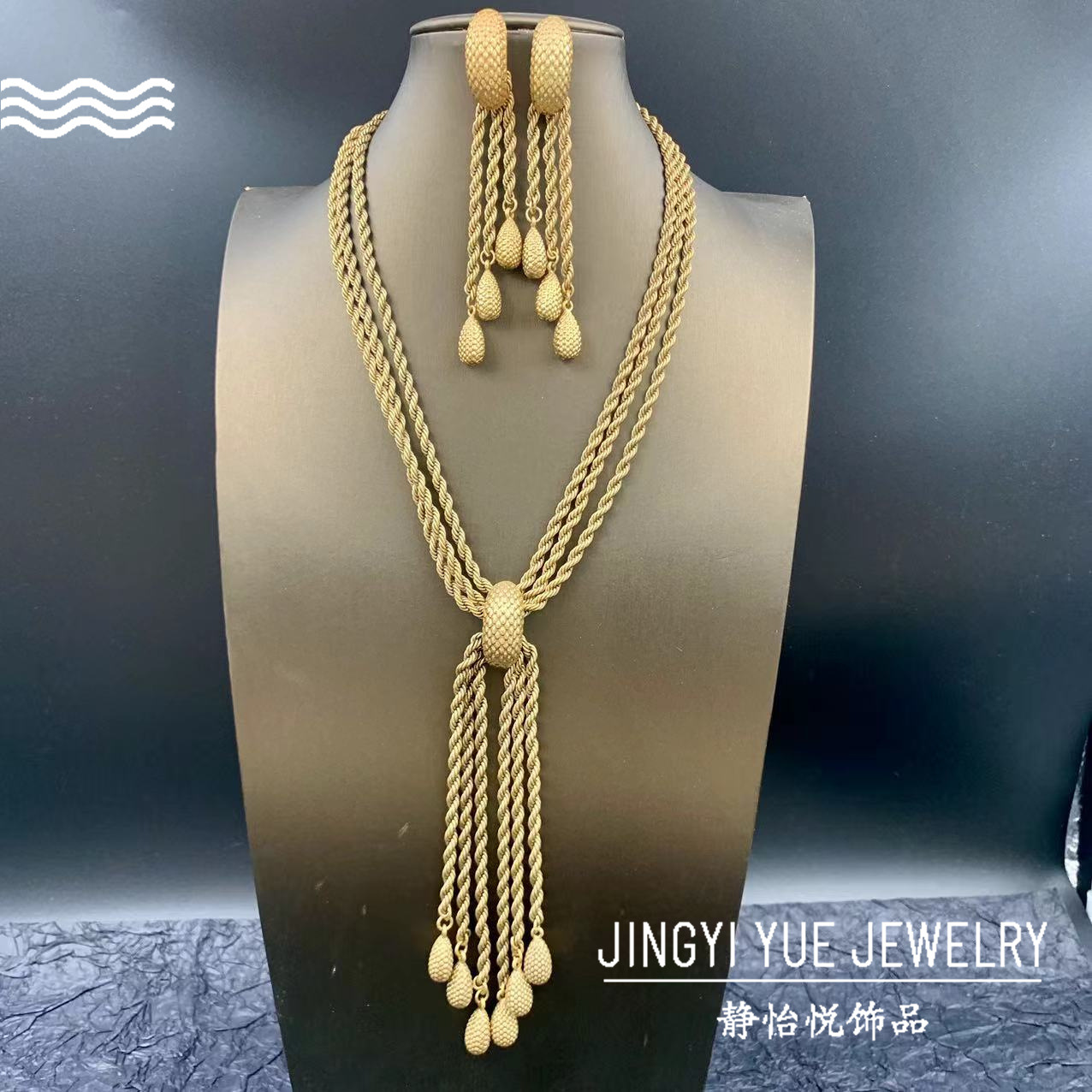 Long retro jewelry with tassels