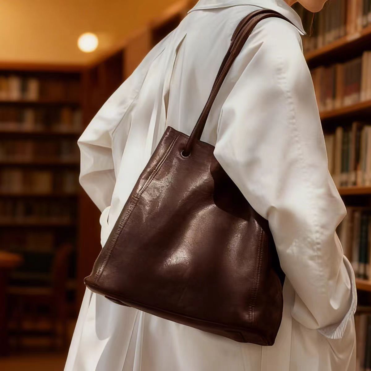 Genuine Vegetable-Tanned Leather Bucket Bag For Women - Crossbody Shoulder Bag, Large Capacity Tote, Vintage Cowhide Leather - Thumbnail 4
