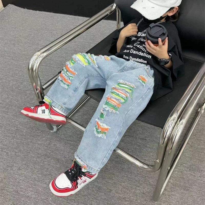 Children 2024 Spring new straight jeans Small and young children wearing broken holes, cooler fried street beggar pants 3138