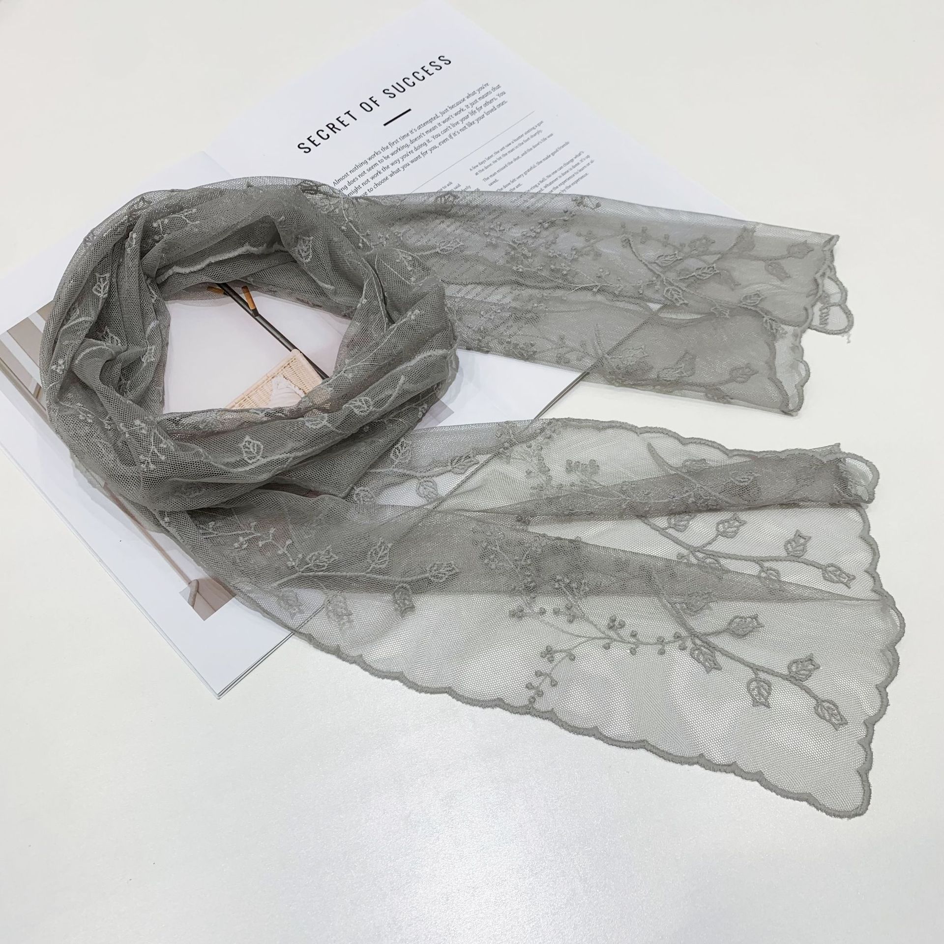 Pañuelo Fino de Encaje Bordado Estilo Francés de Poliéster Suave para Primavera y Otoño